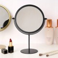 Lusterko kosmetyczne czarne okrągłe stojące do toaletki dla kobiety