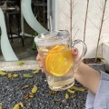 Szklany kubek ze słomką na lemoniadę sok wodę 450 ml