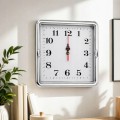 Zegar ścienny srebrny kwadratowy cichy mechanizm czytelny dekoracyjny