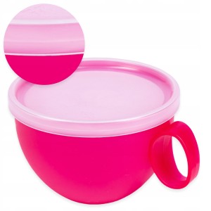 Kubek plastikowy z przykrywką 550 ml- mix kolor